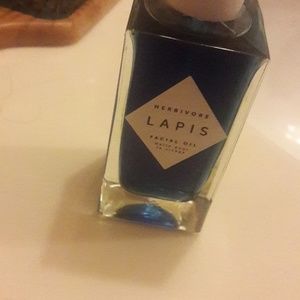 Herbivore lapis good acne skin won't clog pores.